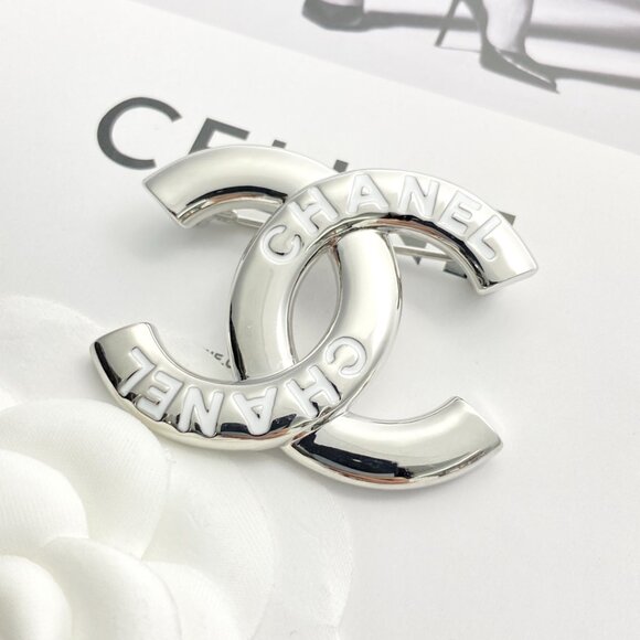 CHANEL Classic Silver Brooch - Picture 3 of 7